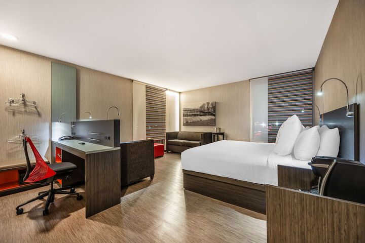Room 40 of 48