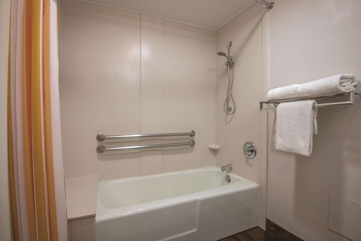 Room 22 of 28