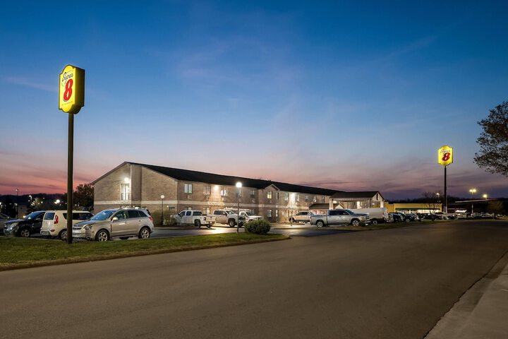 Super 8 by Wyndham Farmington