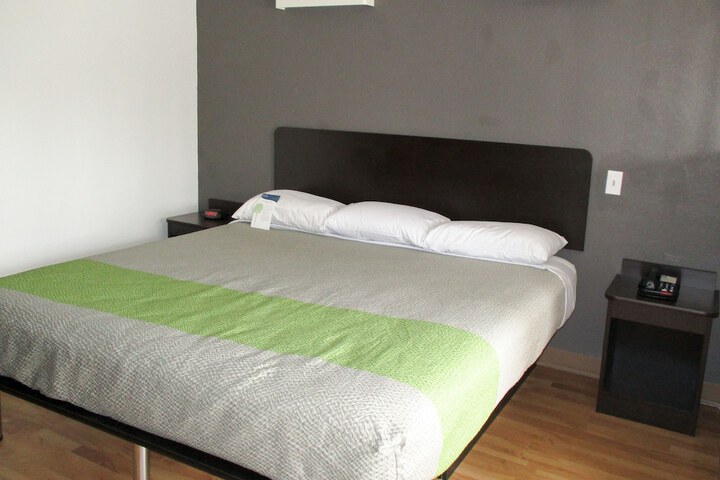 Room 25 of 33