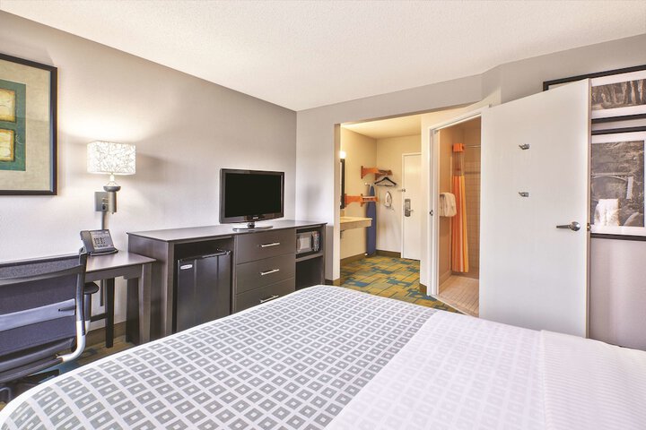 Room 21 of 32