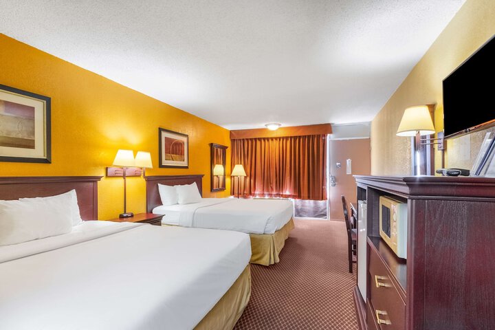 Room 16 of 28