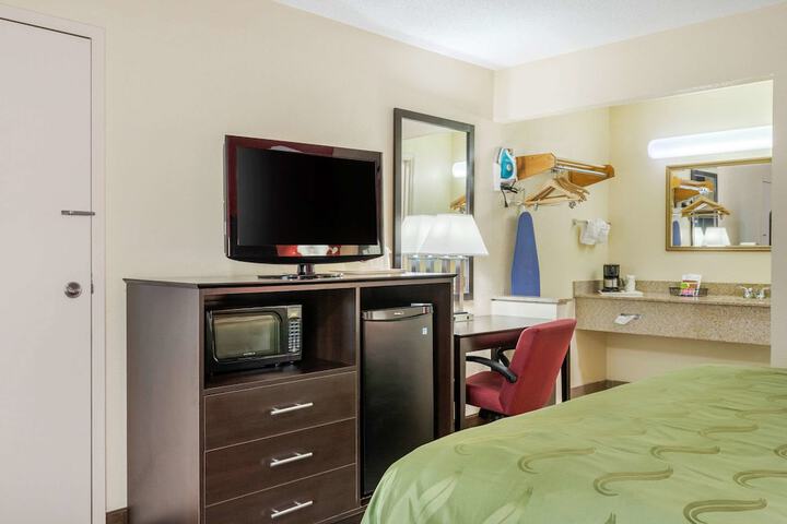 Room 11 of 43
