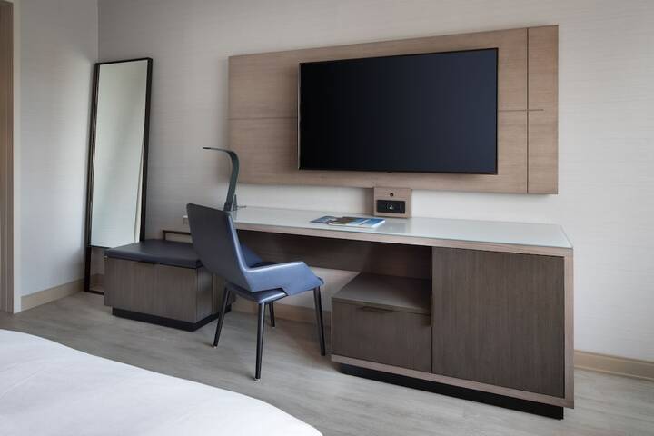 Room 33 of 70