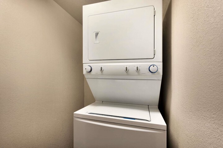 Room 9 of 15