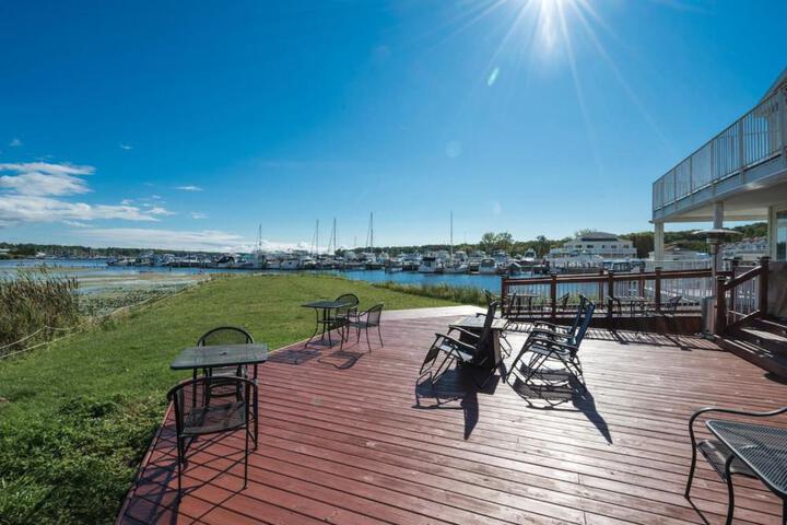 Peninsula Point Cozy Lakefront Condo 1BR 1BA