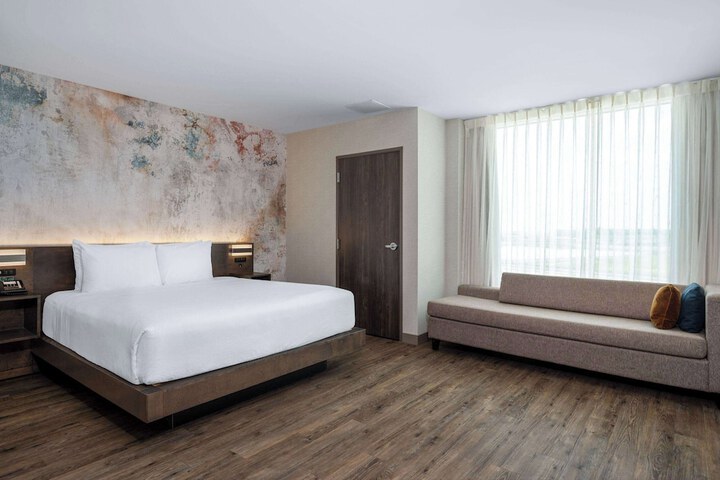Room 18 of 34