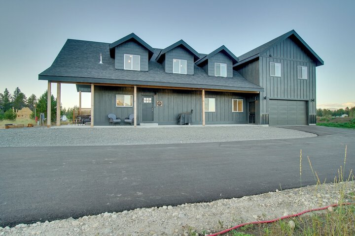 Modern Donnelly Cabin w / Private Hot Tub