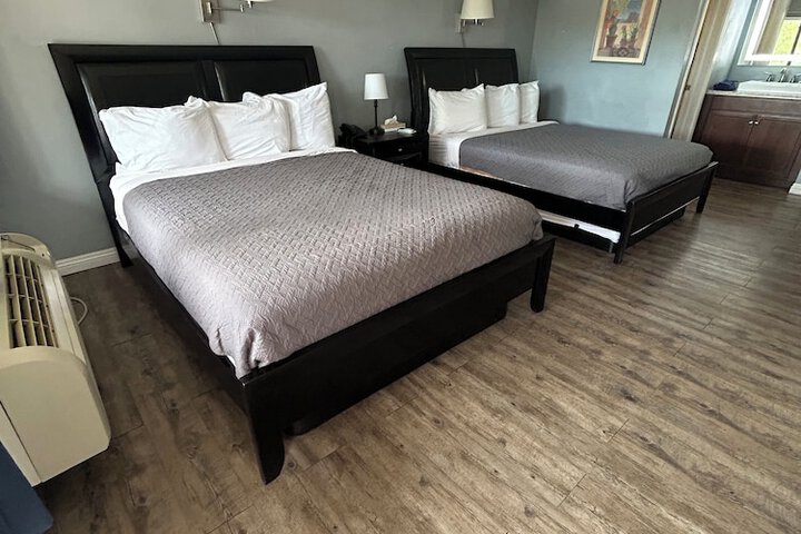 Room 34 of 80