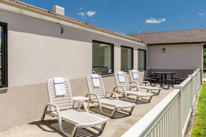 Comfort Inn & Suites West Springfield
