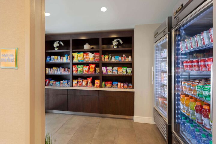 La Quinta Inn & Suites by Wyndham Detroit Utica