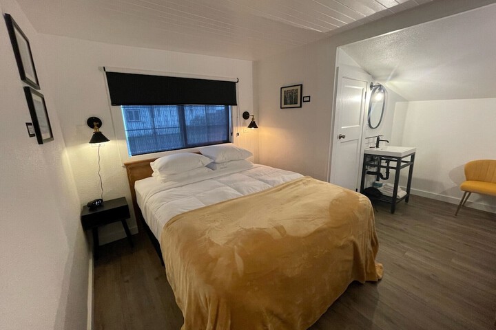 Room 34 of 63