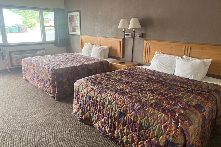 Room 370 of 443