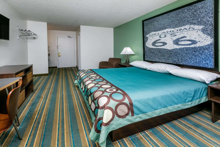 Super 8 by Wyndham Sapulpa / Tulsa Area
