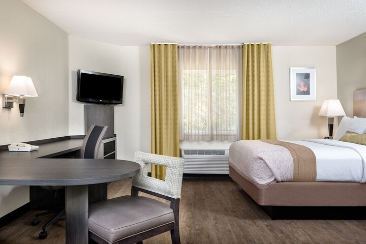 Room 25 of 40
