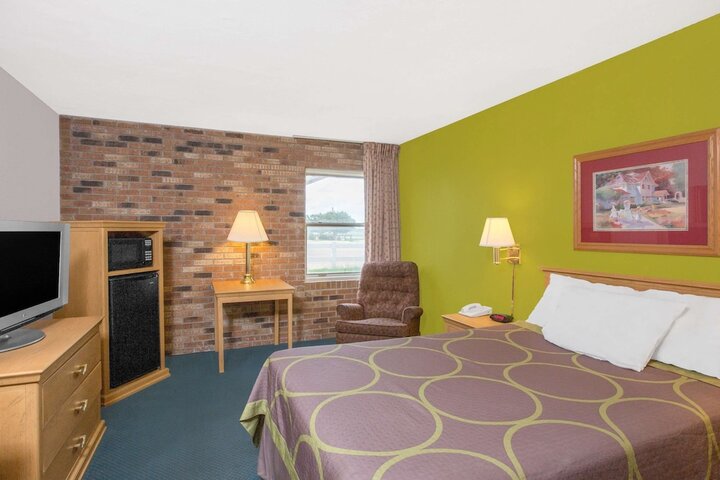 Room 4 of 14