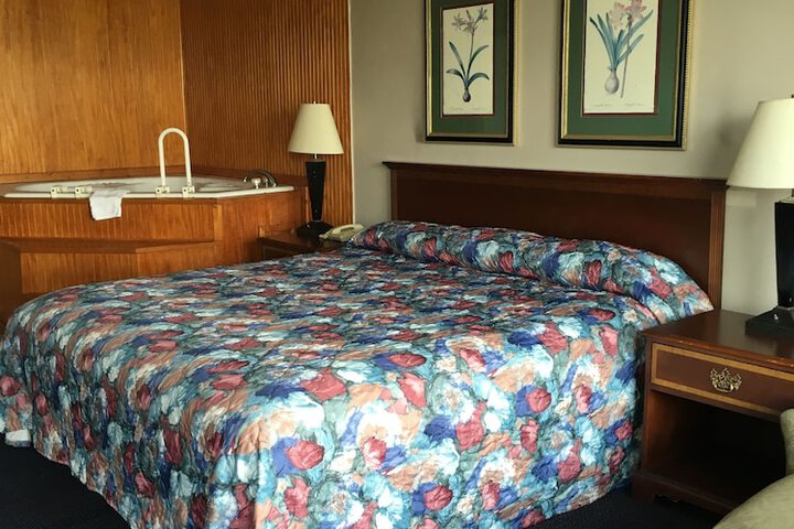 Room 7 of 9