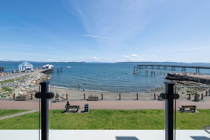 Sidney Waterfront Inn & Suites