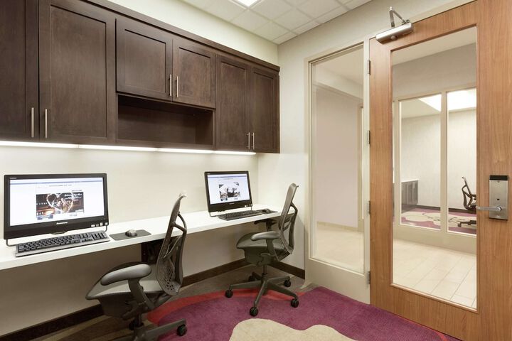 Business Center 33 of 33