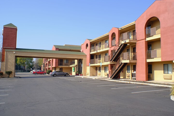 Budget Inn and Suites