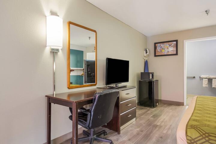 Econo Lodge Inn & Suites Brooks - Louisville South