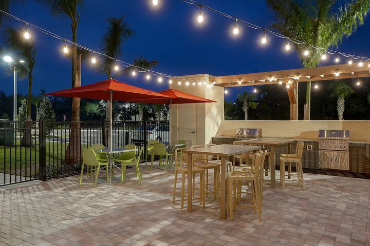 Home2 Suites by Hilton Lakewood Ranch