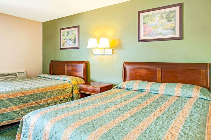 Room 12 of 16
