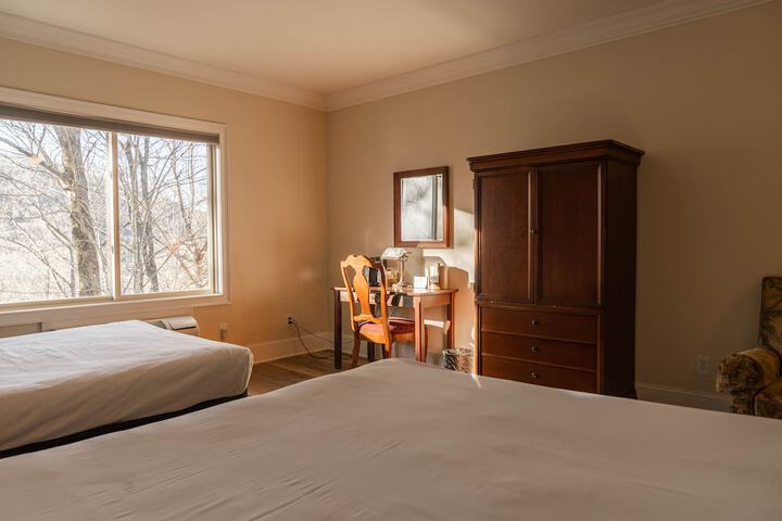Room 48 of 77