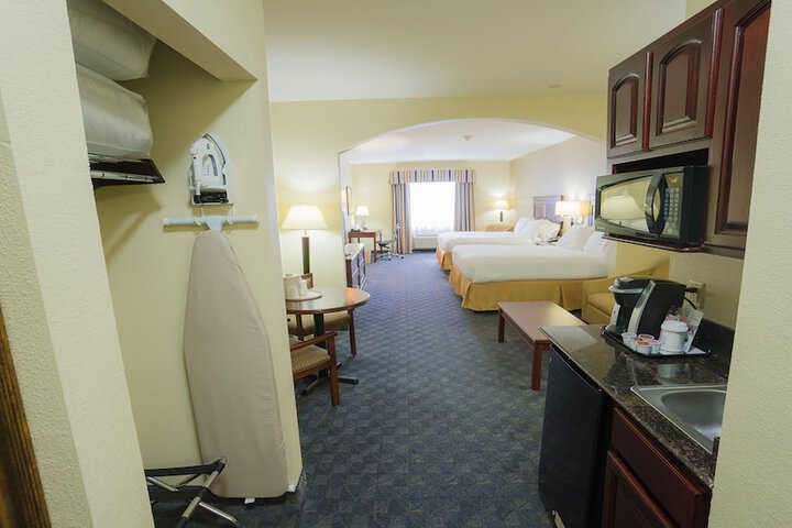 Room 22 of 74