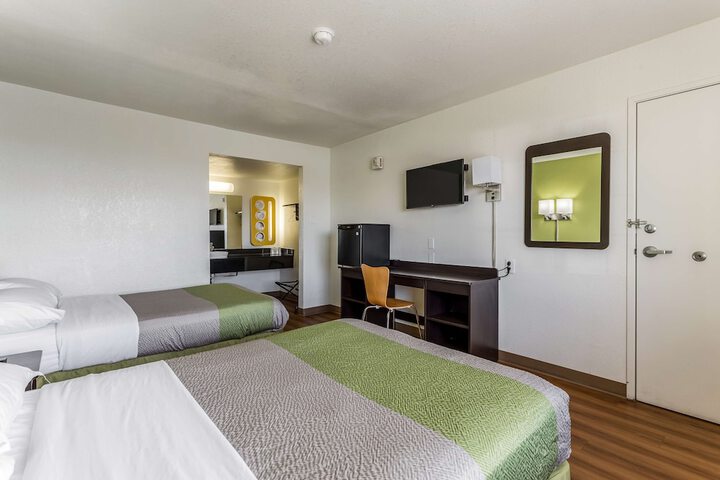 Room 22 of 34