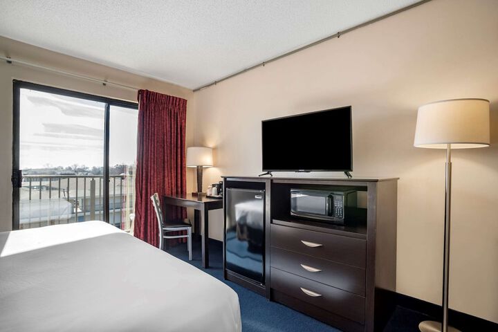 Room 13 of 40