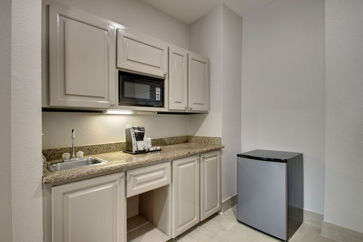 Holiday Inn Express & Suites Laurel by IHG