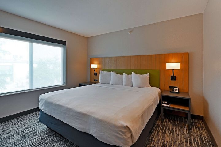 Country Inn & Suites by Radisson Bloomington-Normal Airport, IL