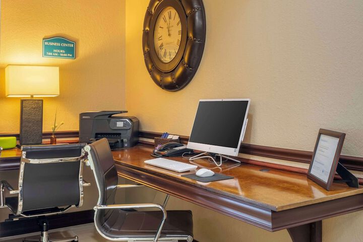 Business Center 57 of 60