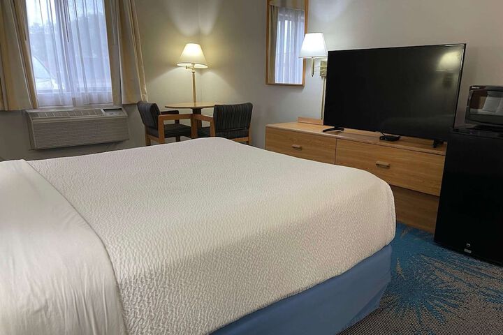 Days Inn by Wyndham Colby