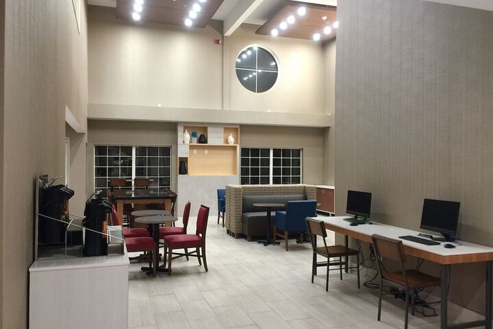 Business Center 41 of 43