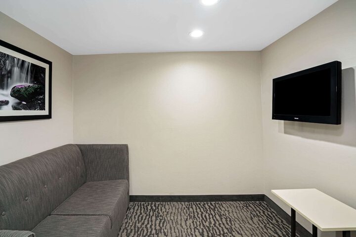Room 32 of 51