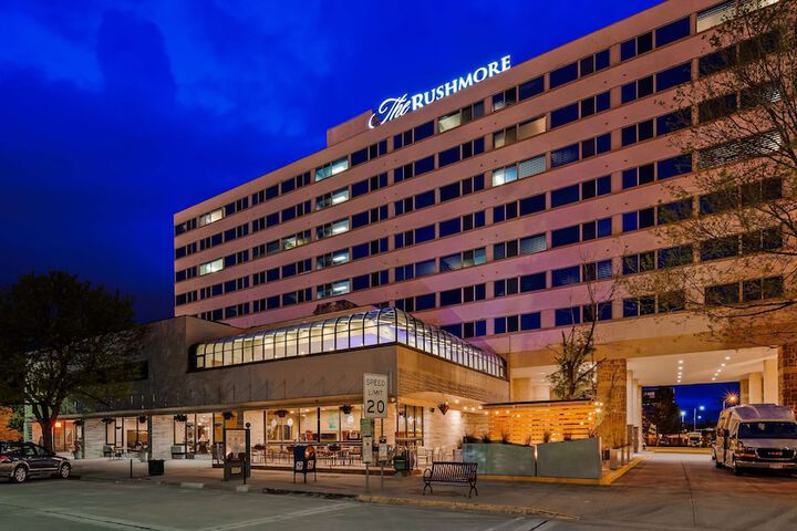 The Rushmore Hotel & Suites BW Premier Collection