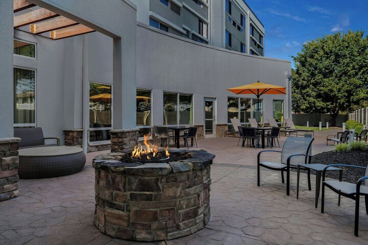 Courtyard by Marriott Evansville East