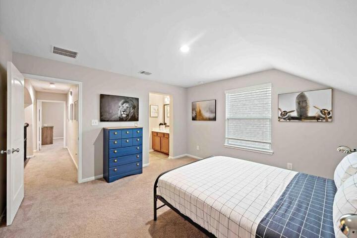 Houston House Sleeps 16~Arcade Style Game Room