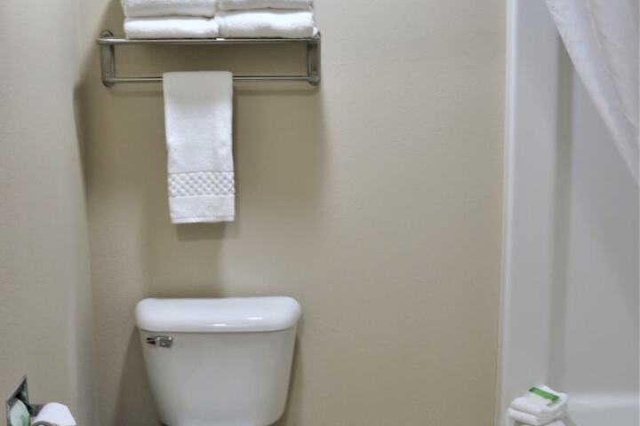Rock Island Inn & Suites
