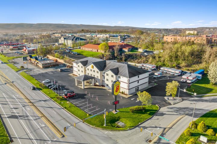 Super 8 by Wyndham Uniontown PA