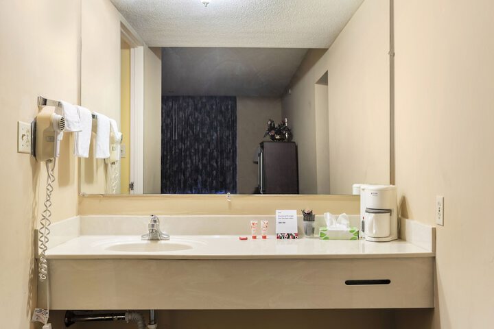 Room 35 of 84