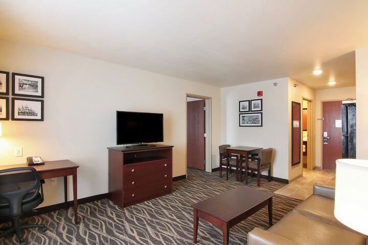 Cobblestone Inn & Suites at UW Stout Downtown Menomonie