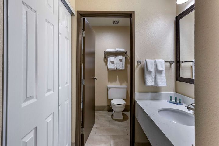 Room 16 of 34