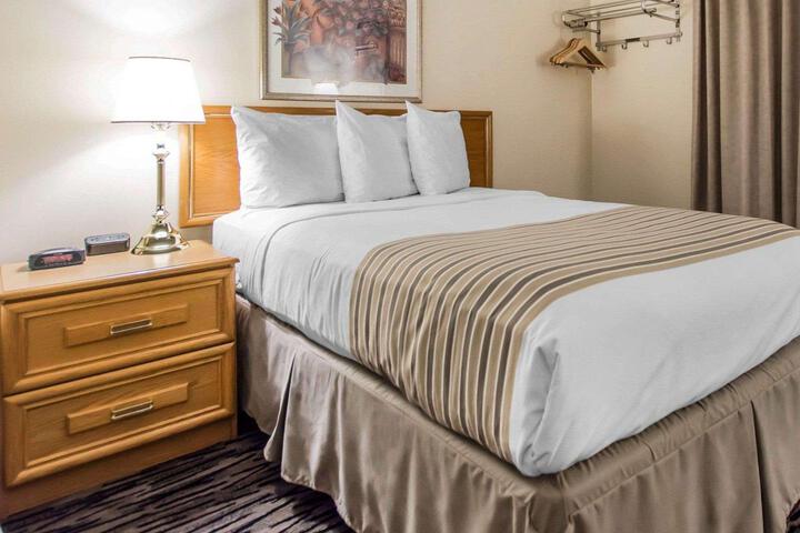 Econo Lodge New Liskeard ON