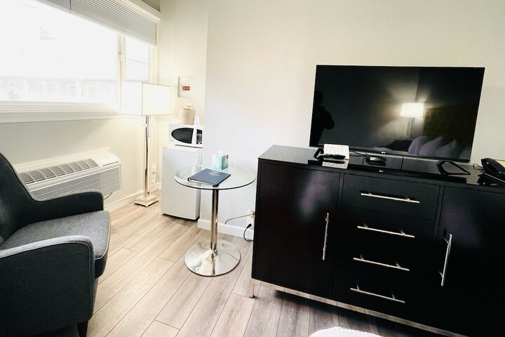 Room 18 of 113