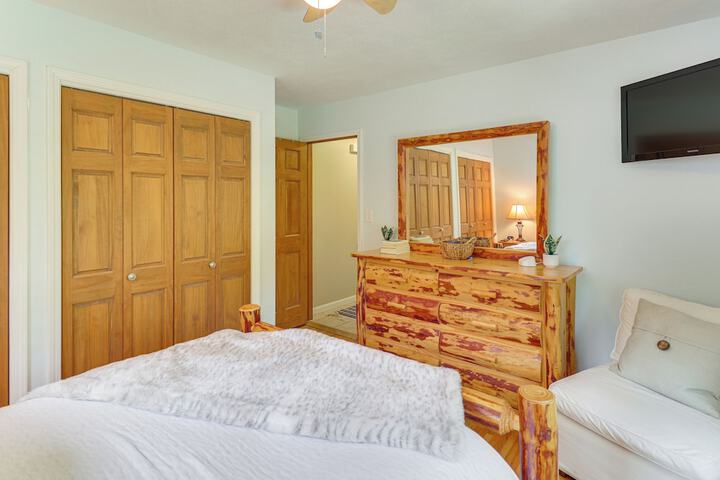 Lakeside Alexandria Retreat w / Deck + Boat Dock!