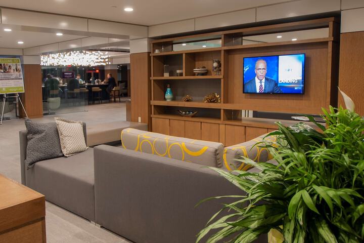 Lounge 100 of 117