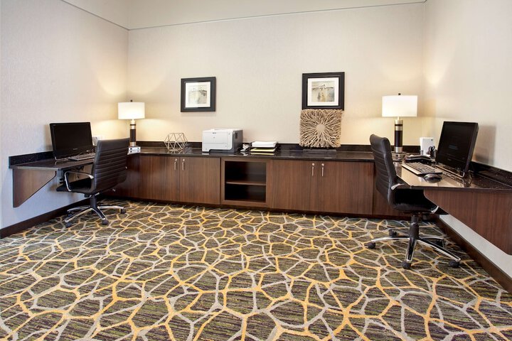 Business Center 39 of 39